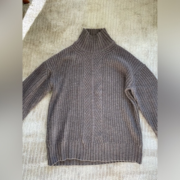 Weekend Stories Wesson turtleneck - Picture 7 of 10